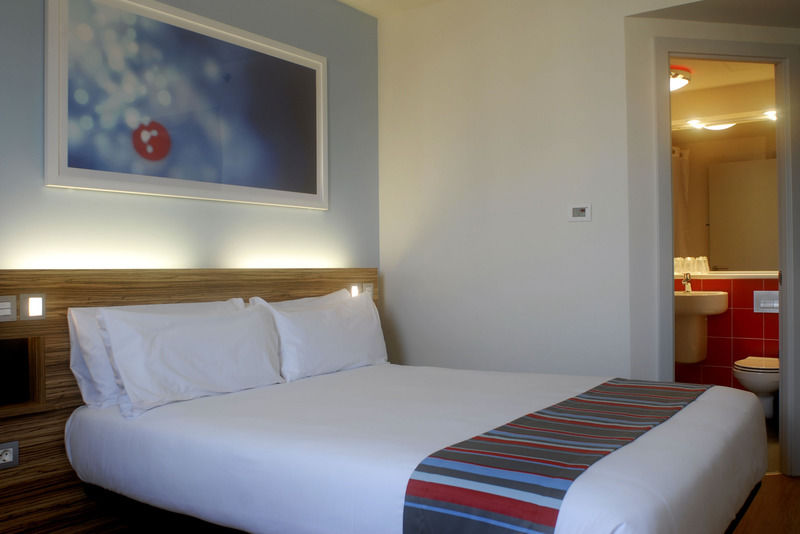 Travelodge London Central Waterloo ภายนอก รูปภาพ